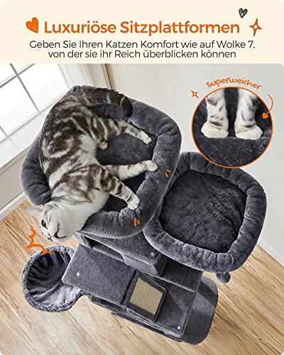 Katze auf luxuriösem Kratzbaum mit weichen Plattformen.